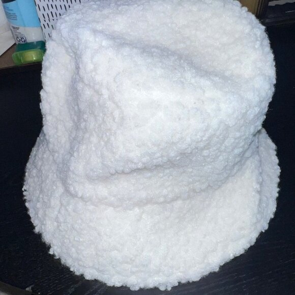 Garage Winter cream sherpa bucket hat - Picture 5 of 8